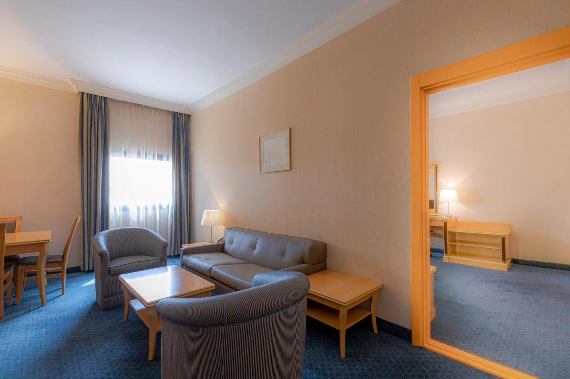 Holiday Inn Yanbu By Ihg Exterior foto